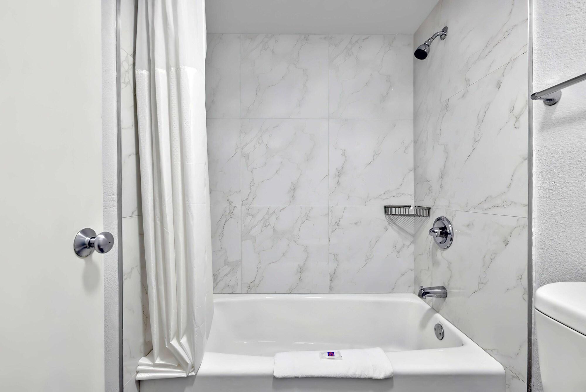 6-plano, Tx - Northeast Hotel