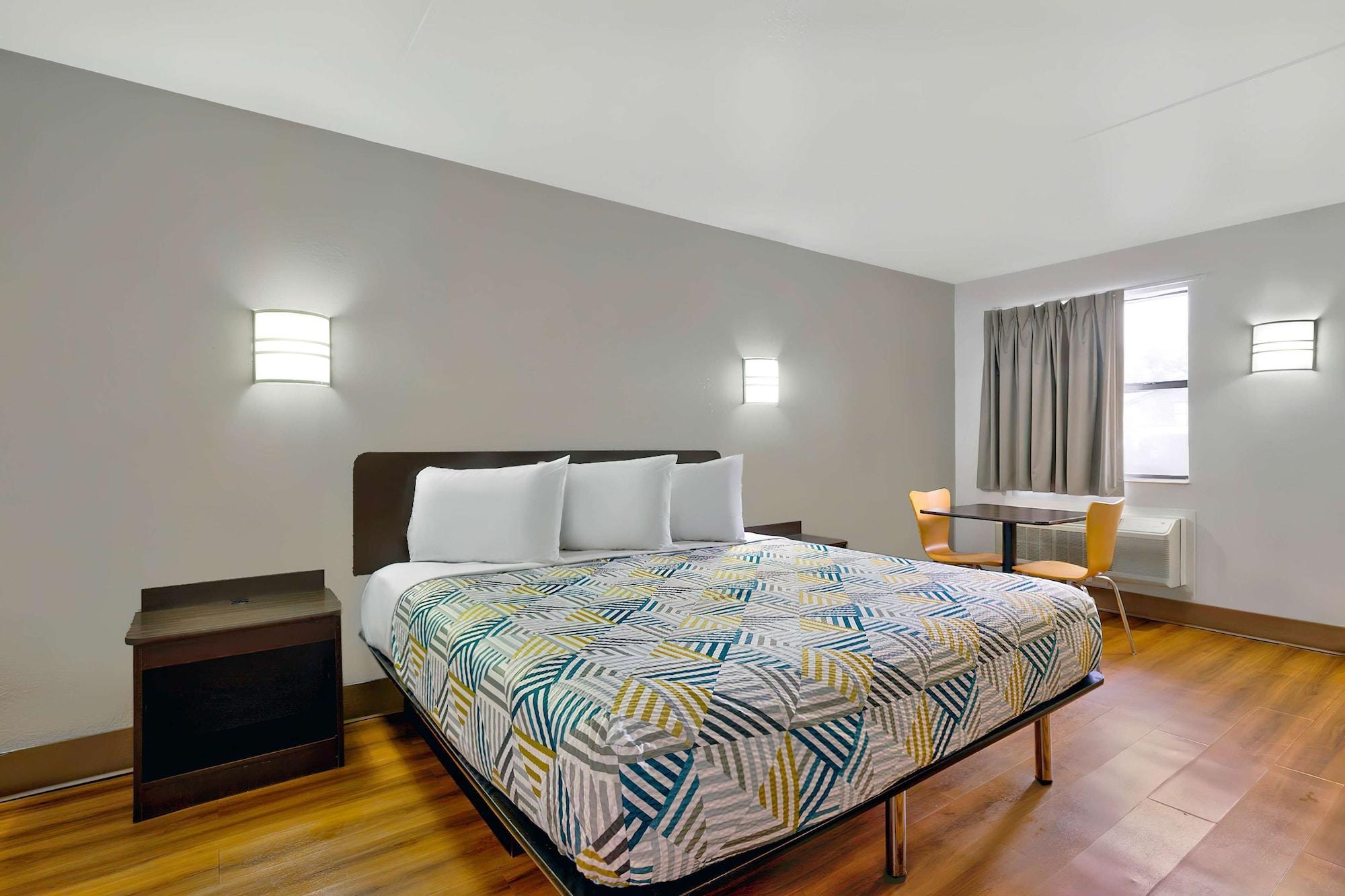 Hotel 6-plano, Tx - Northeast 2*