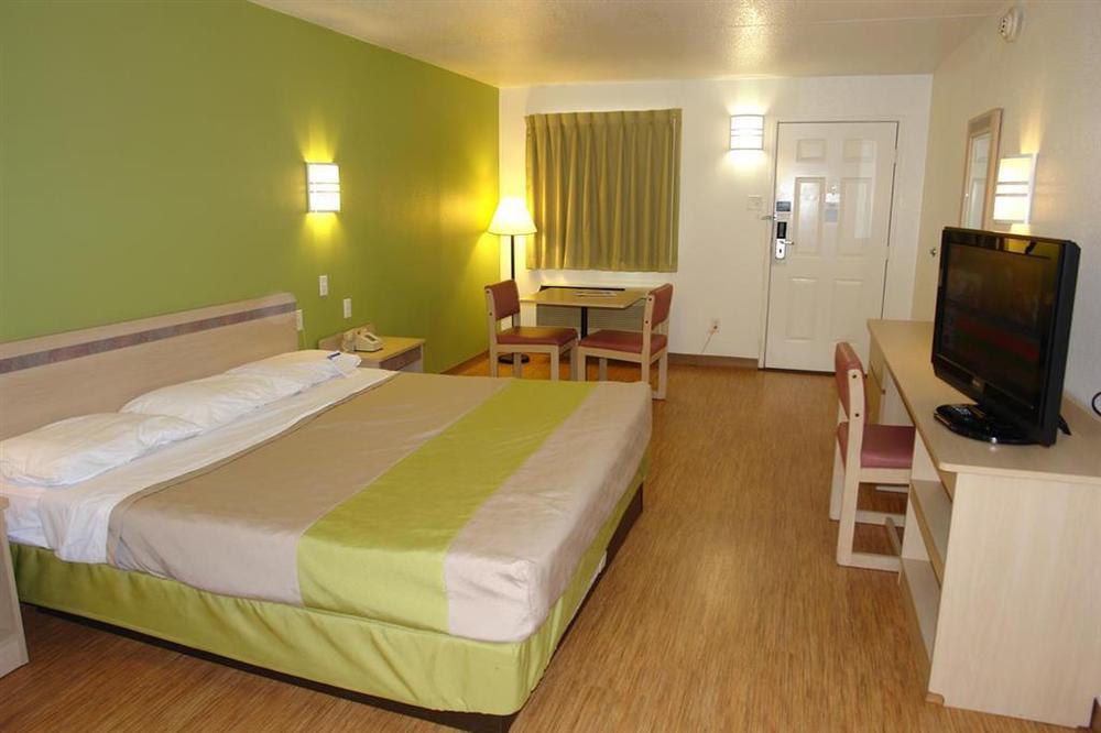 Hotel 6-plano, Tx - Northeast